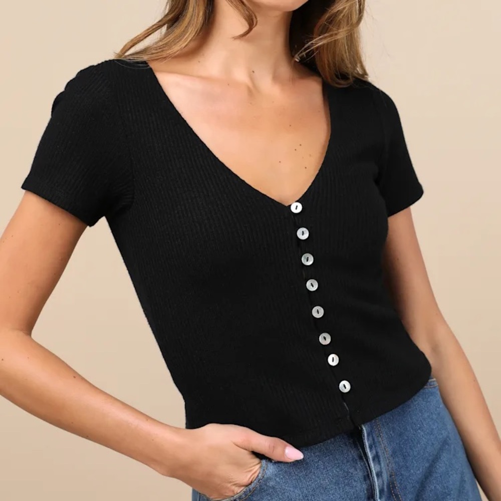 Like New! My Everyday Best Black Ribbed Short Sleeve Button-Front Top